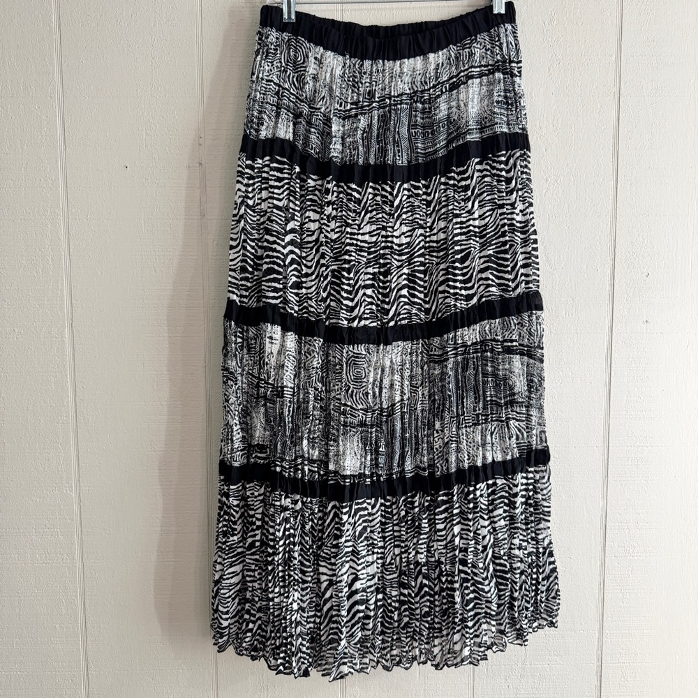 Peck & Peck Pleated Maxi Skirt Sz L Crinkle Fabric Black White Animal Zebra Boho